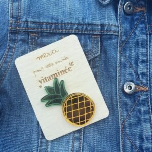 Pin’s ananas et sa carte