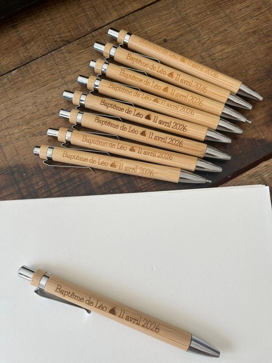 Stylo en bambou gravé