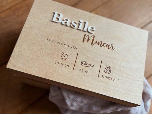 Boîte infos naissance et prénom relief