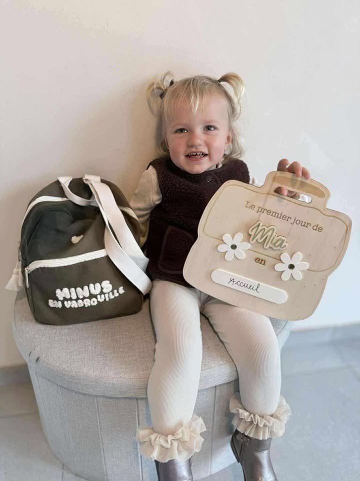 Panneau de rentrée — modèle cartable fleuri