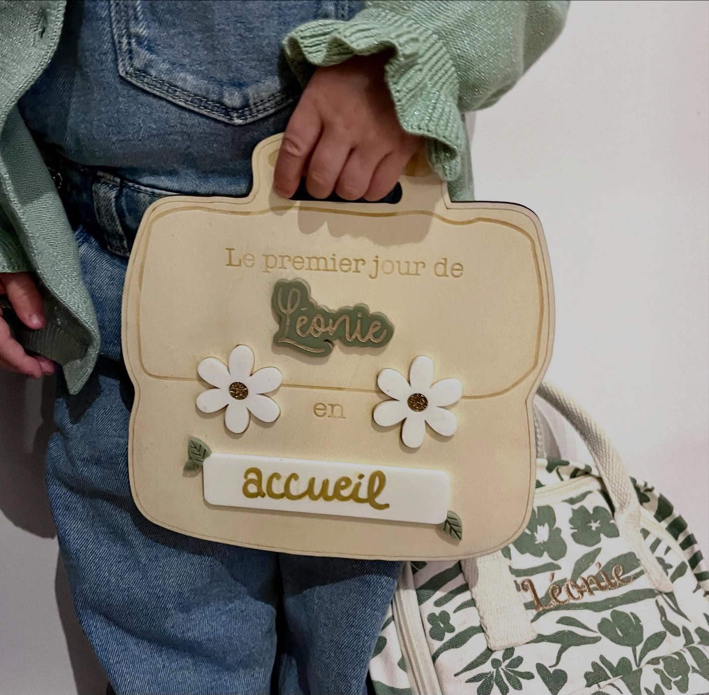 Panneau de rentrée — modèle cartable fleuri
