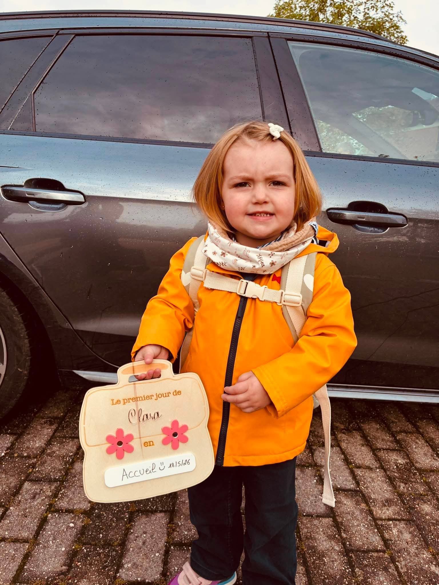 Panneau de rentrée — modèle cartable fleuri